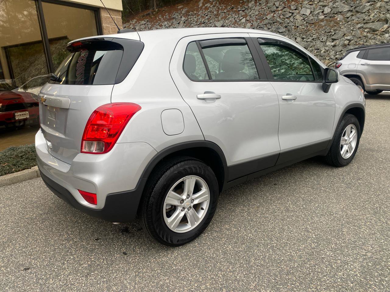 Used 2020 Chevrolet Trax LS AWD/4WD image 2