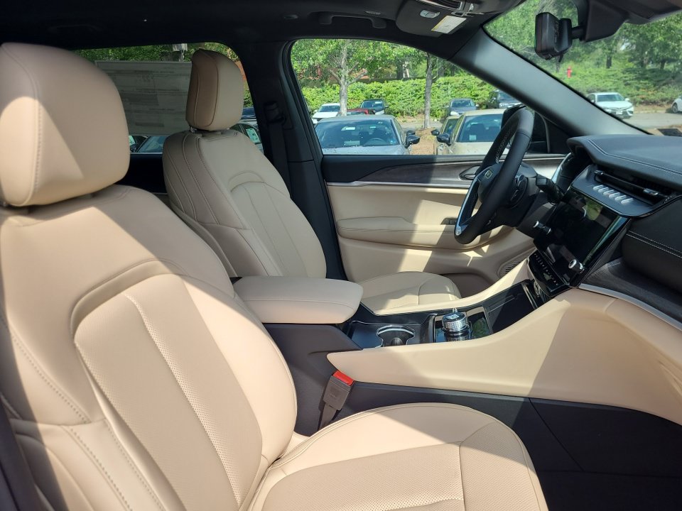 New 2026 Jeep Grand Cherokee L Limited AWD/4WD image 28