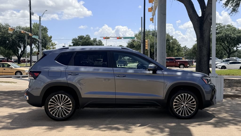 Used 2026 Volkswagen Taos SE FWD image 6