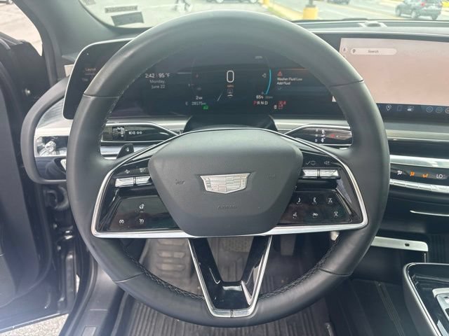 Used 2024 Cadillac Lyriq Luxury AWD/4WD image 8