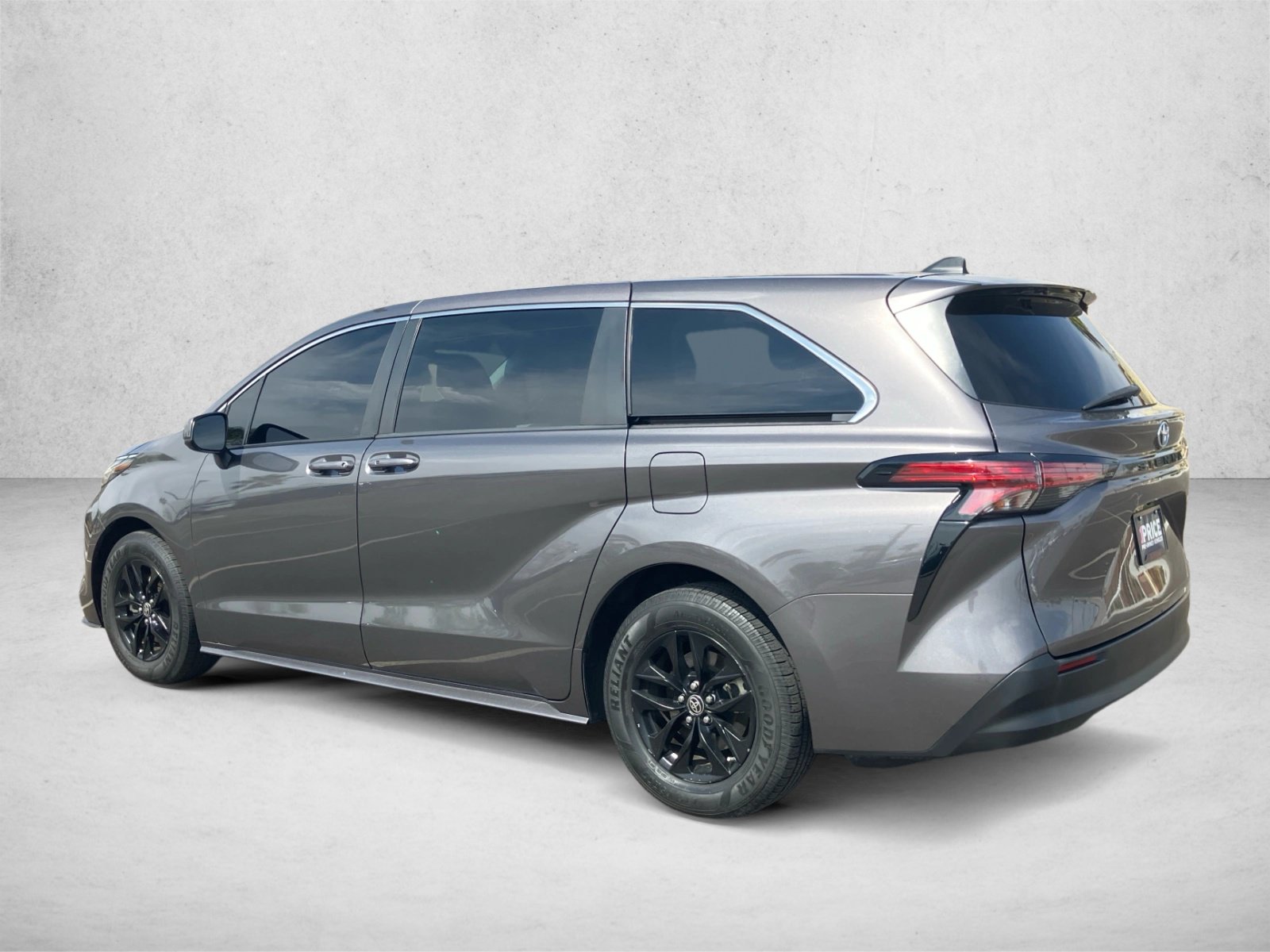 Used 2021 Toyota Sienna LE FWD image 7
