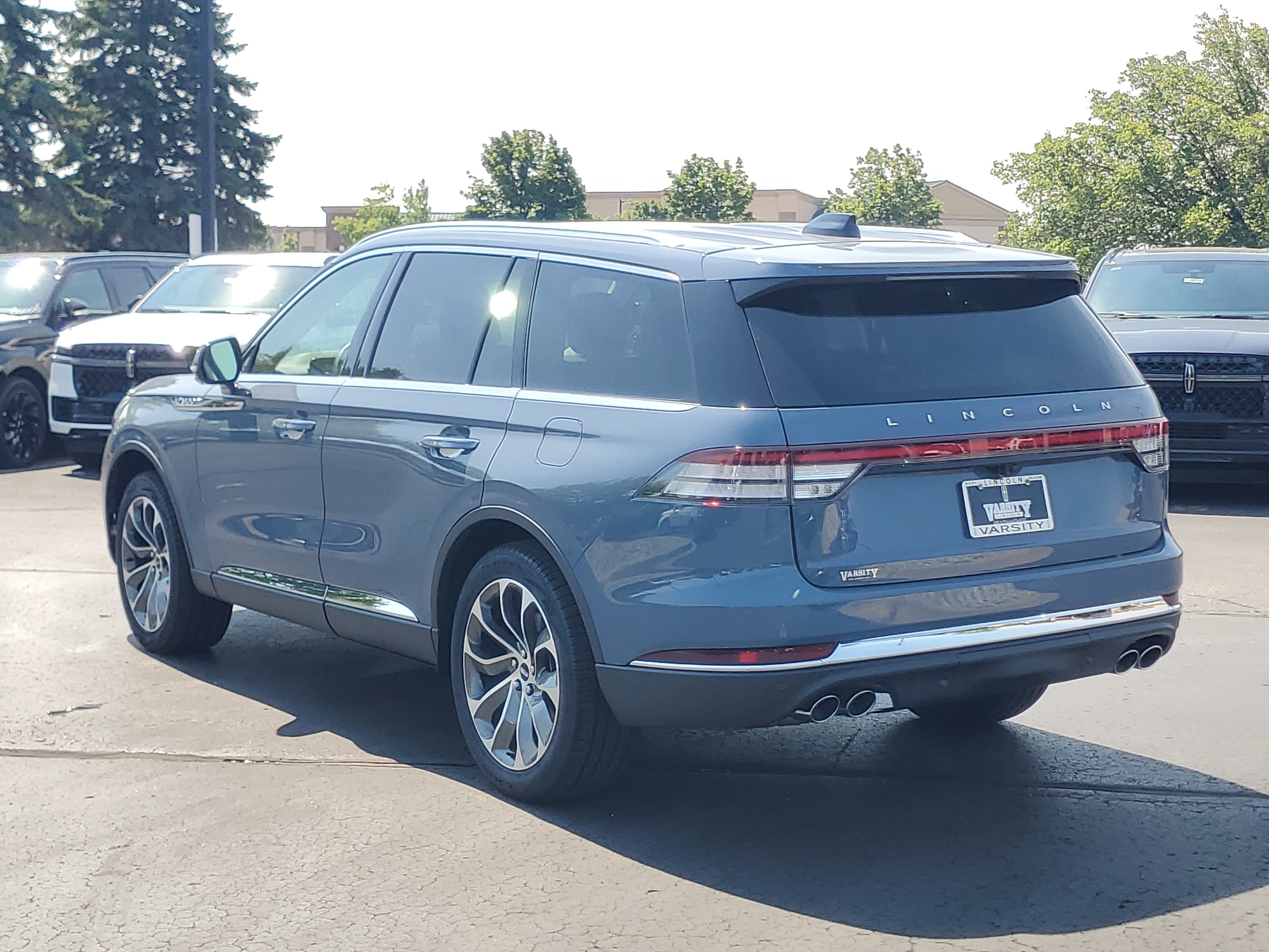 New 2026 Lincoln Aviator AWD image 3