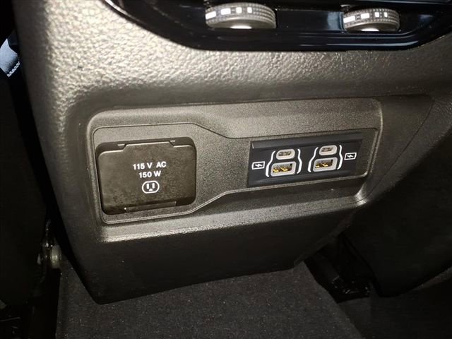 Used 2023 Jeep Grand Cherokee Altitude image 11