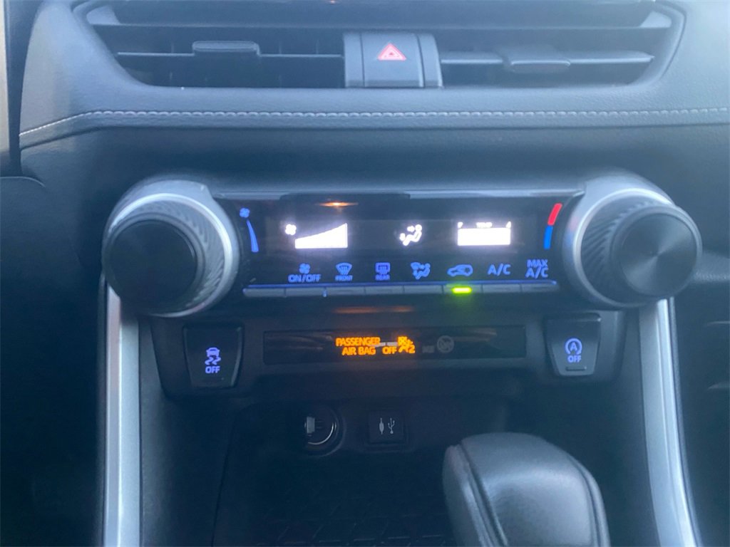 Used 2019 Toyota RAV4 LE image 23