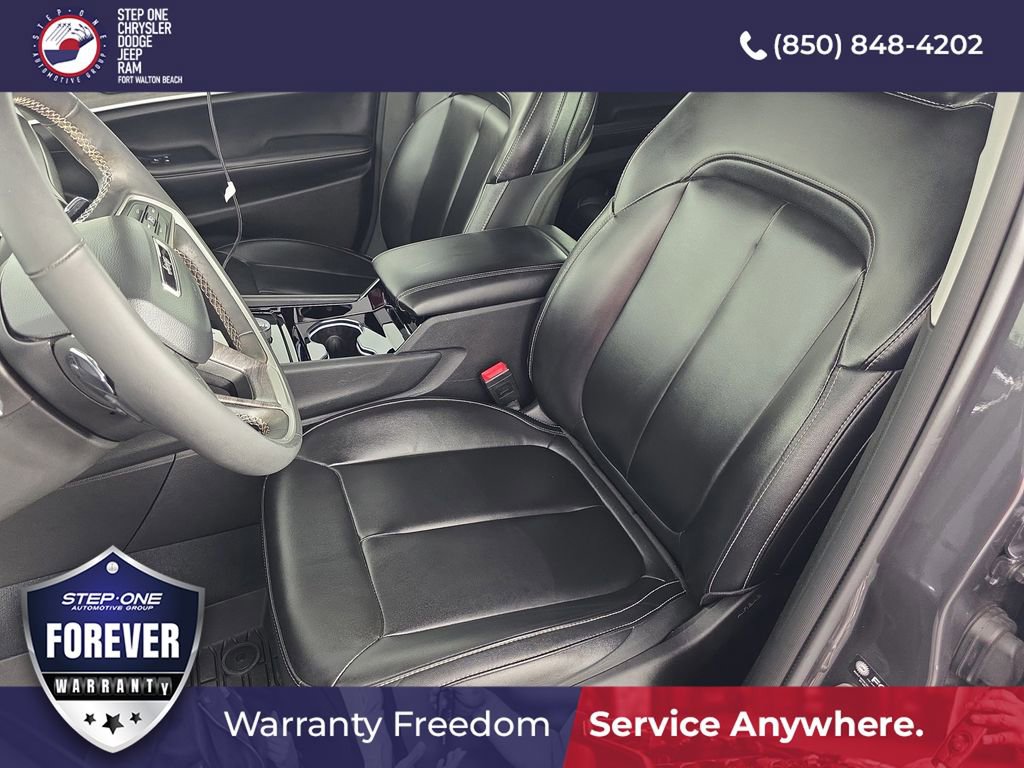 Used 2023 Jeep Grand Cherokee Limited RWD image 11