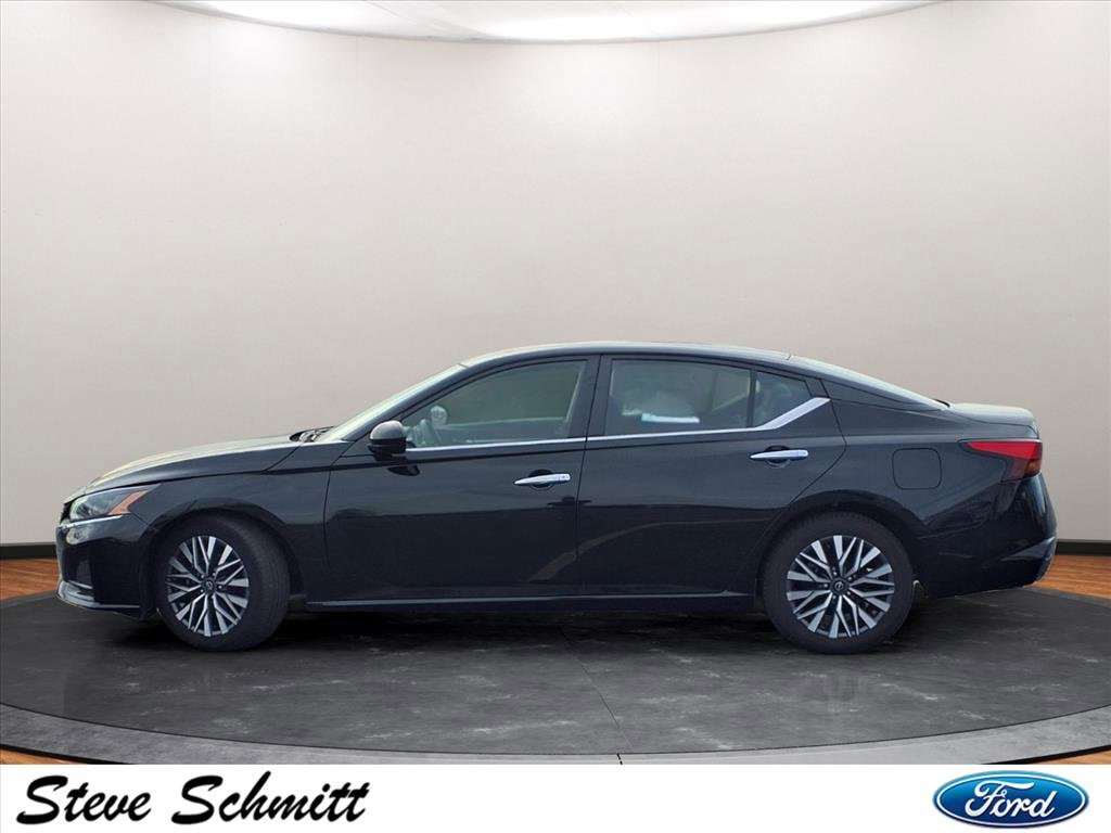 Used 2023 Nissan Altima 2.5 SV image 2