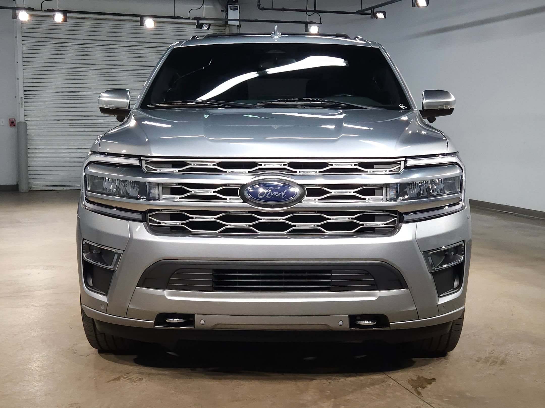Used 2023 Ford Expedition Max Platinum AWD/4WD image 2