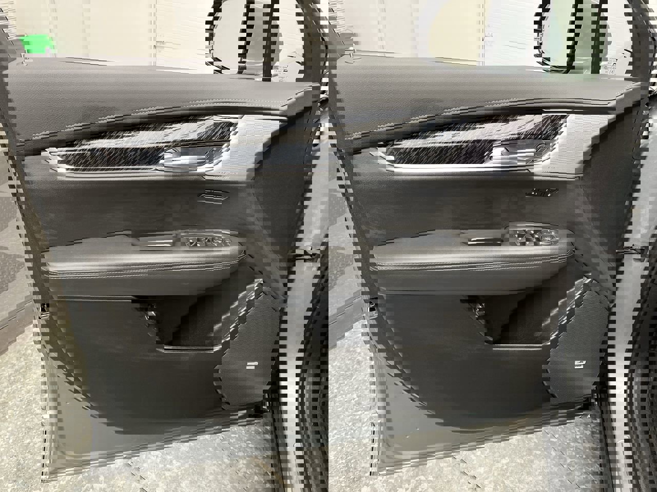 Certified 2024 Cadillac XT6 Premium Luxury w/ LPO, Floor Liner Package image 9