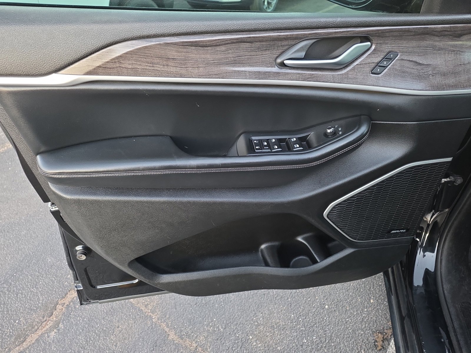 Used 2022 Jeep Grand Cherokee L Limited w/ Luxury Tech Group II image 13