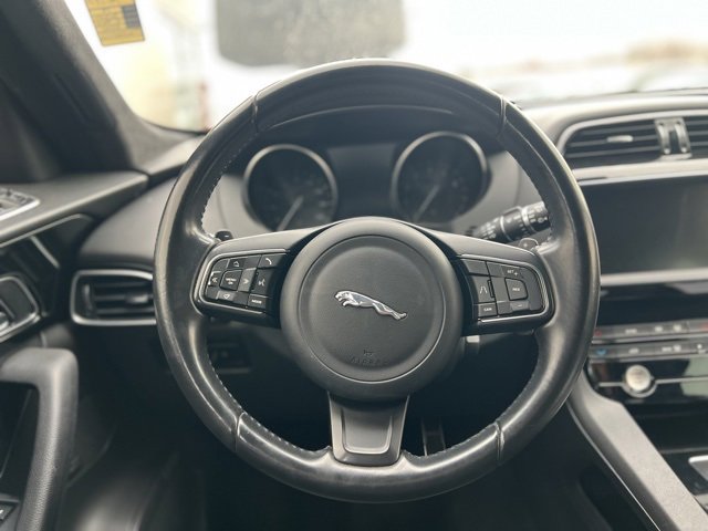Used 2019 Jaguar F-PACE Premium image 8
