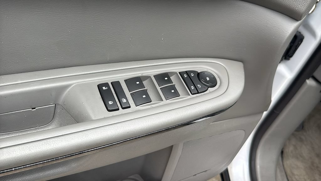 Used 2016 Chevrolet Traverse LTZ AWD/4WD image 21