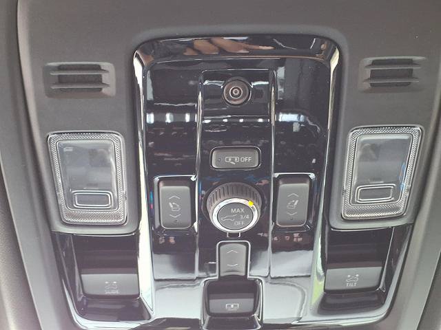 New 2026 GMC Yukon XL AT4 Ultimate w/ LPO, Floor Liner Package AWD/4WD image 18