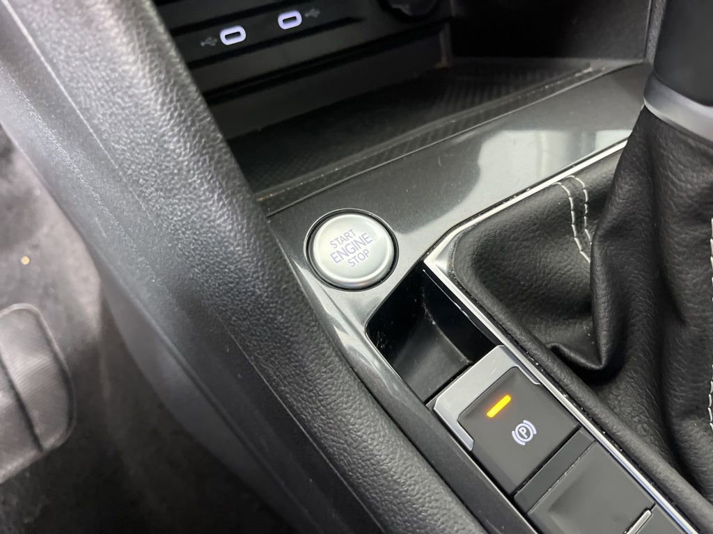 Used 2024 Volkswagen Tiguan SE image 33
