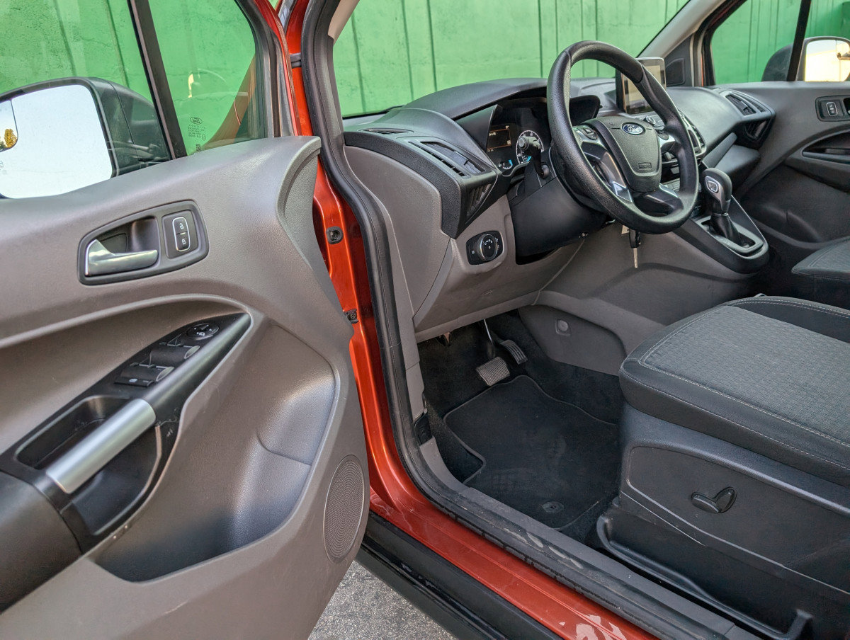 Used 2022 Ford Transit Connect XLT FWD image 17