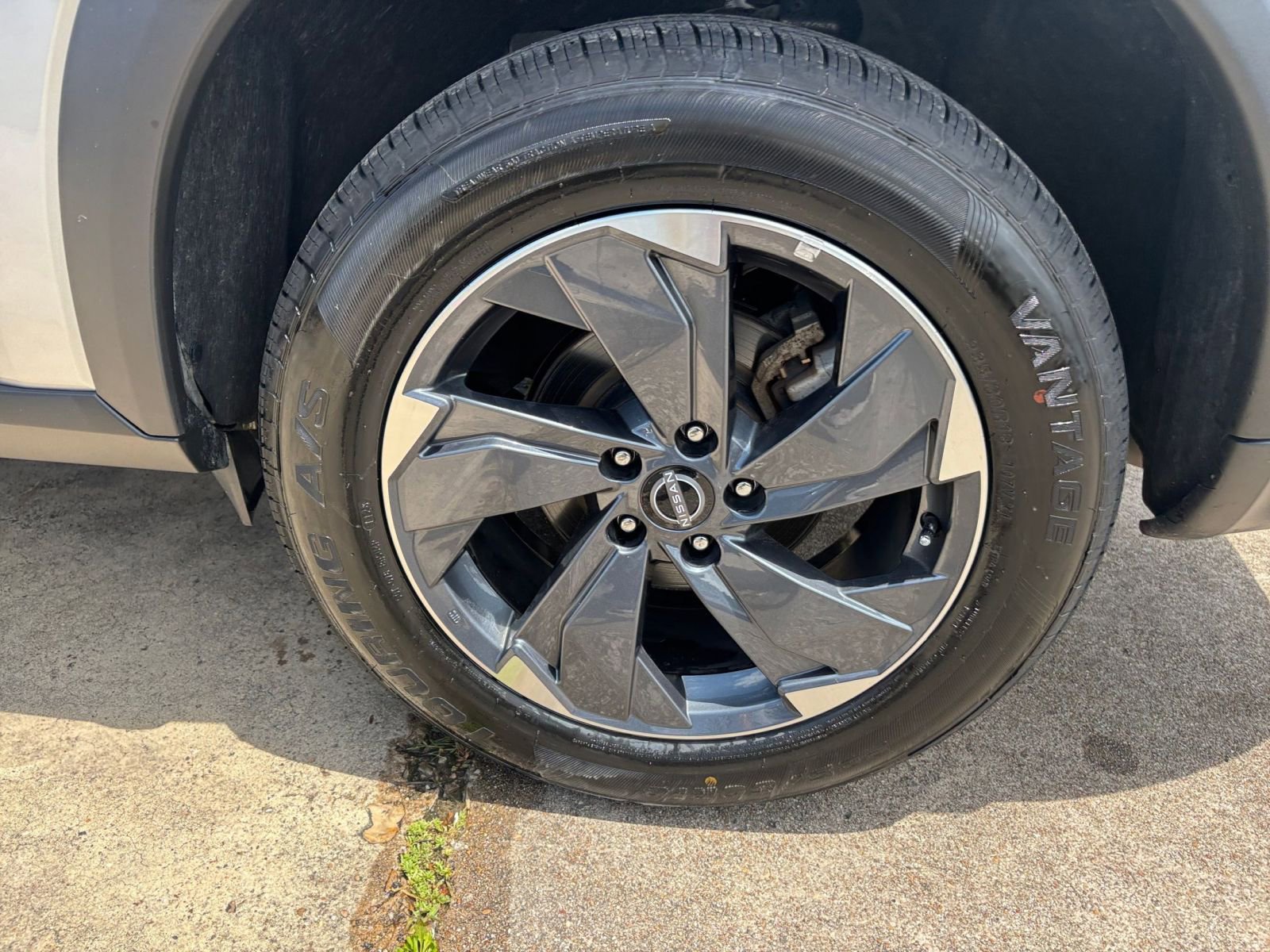 Used 2025 Nissan Rogue SV FWD image 32