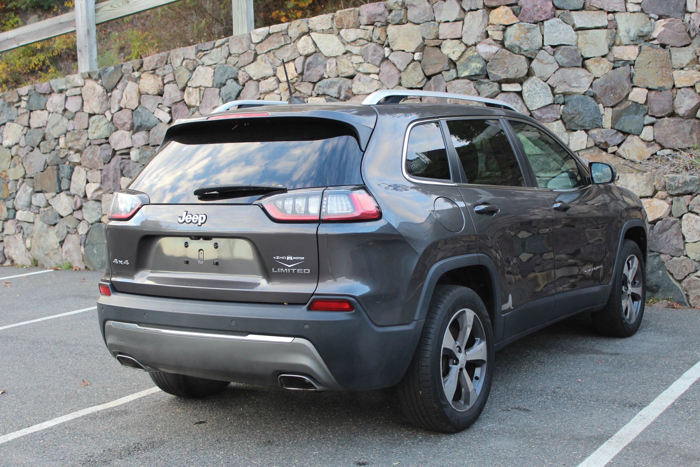 Used 2019 Jeep Cherokee Limited image 9