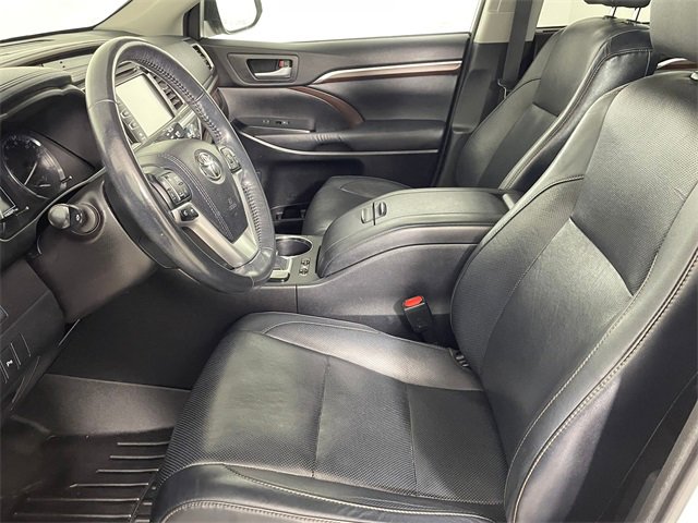 Used 2015 Toyota Highlander Limited image 2