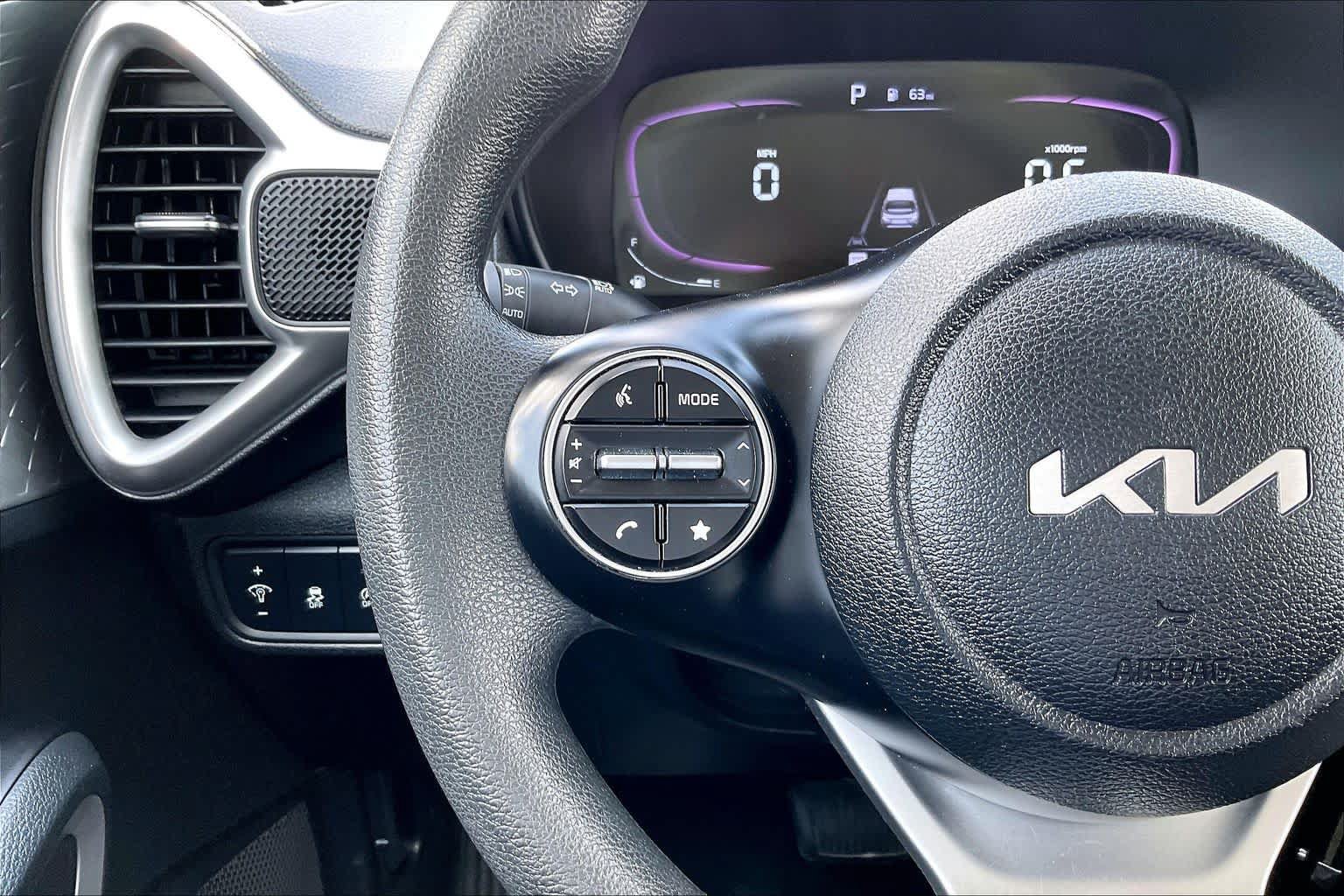 Used 2023 Kia Soul LX w/ LX Technology Package FWD image 23