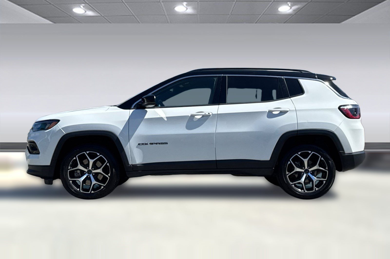 Used 2025 Jeep Compass Limited AWD/4WD image 2