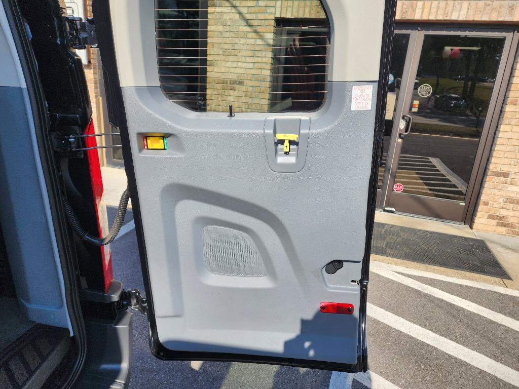 Used 2018 Ford Transit 150 XL image 6