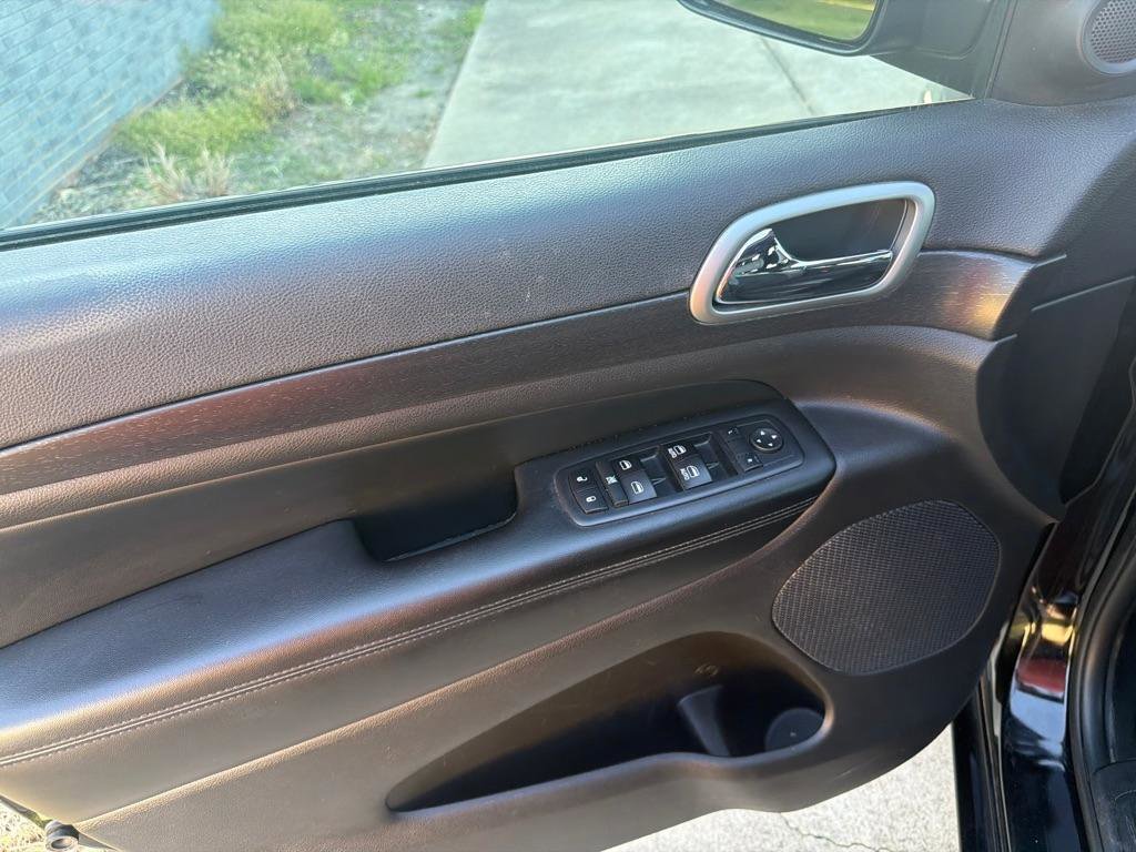 Used 2018 Jeep Grand Cherokee Altitude AWD/4WD image 30