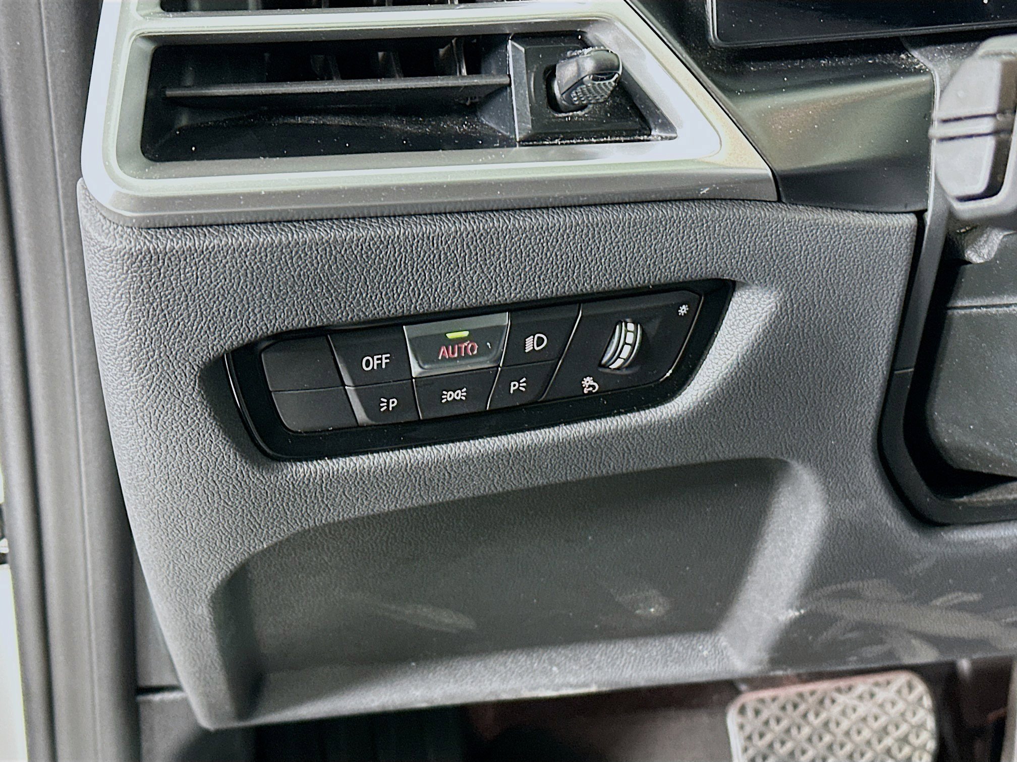 Used 2025 BMW i4 xDrive40i image 17