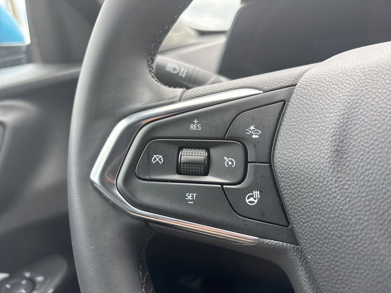 Certified 2025 Chevrolet Trax LT w/ Driver Confidence Package FWD image 24