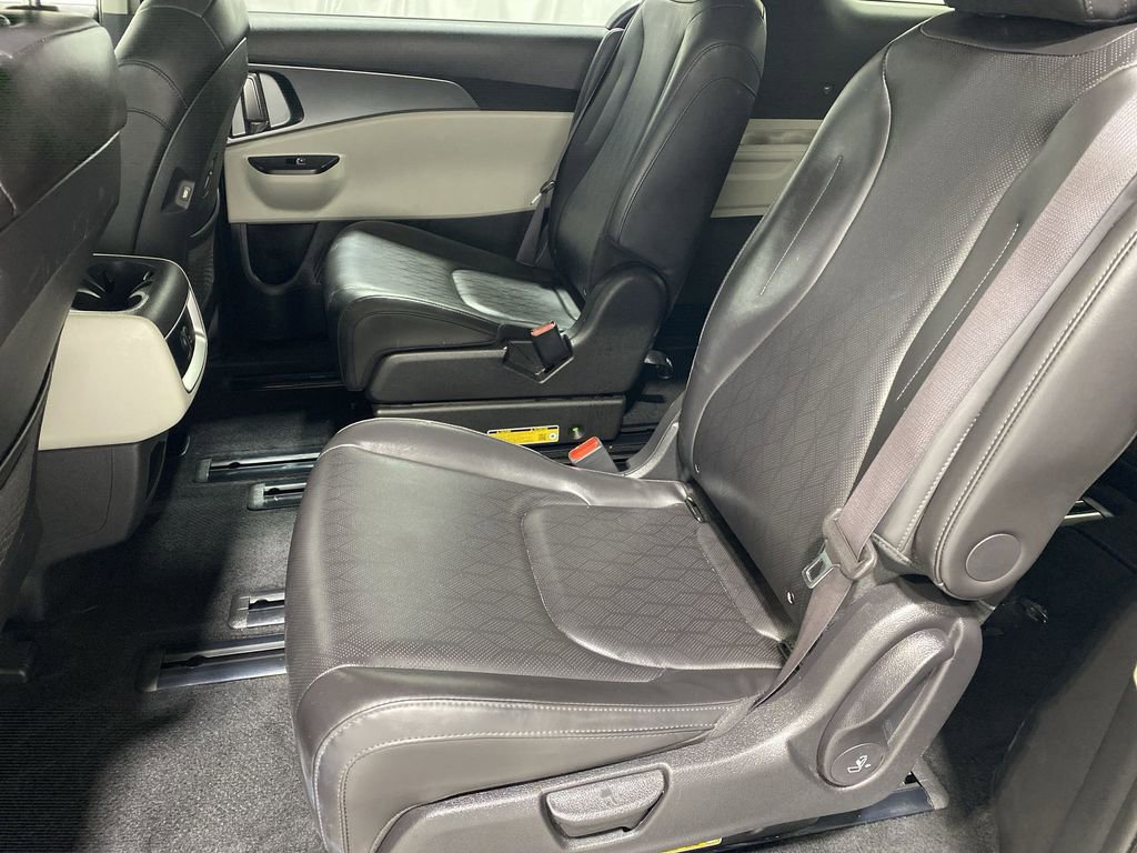 Used 2024 Kia Carnival LX image 24