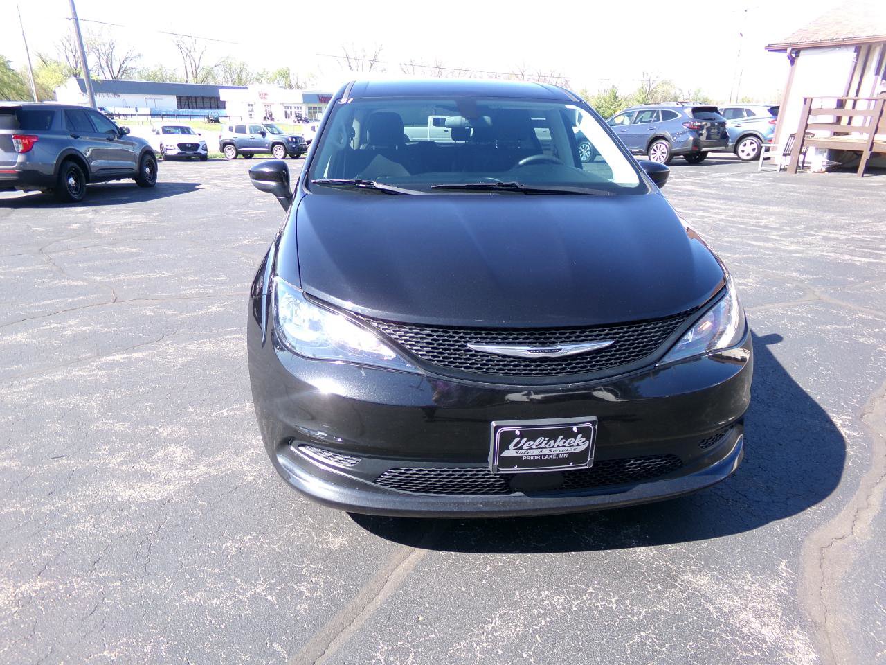 Used 2022 Chrysler Voyager LX FWD image 4