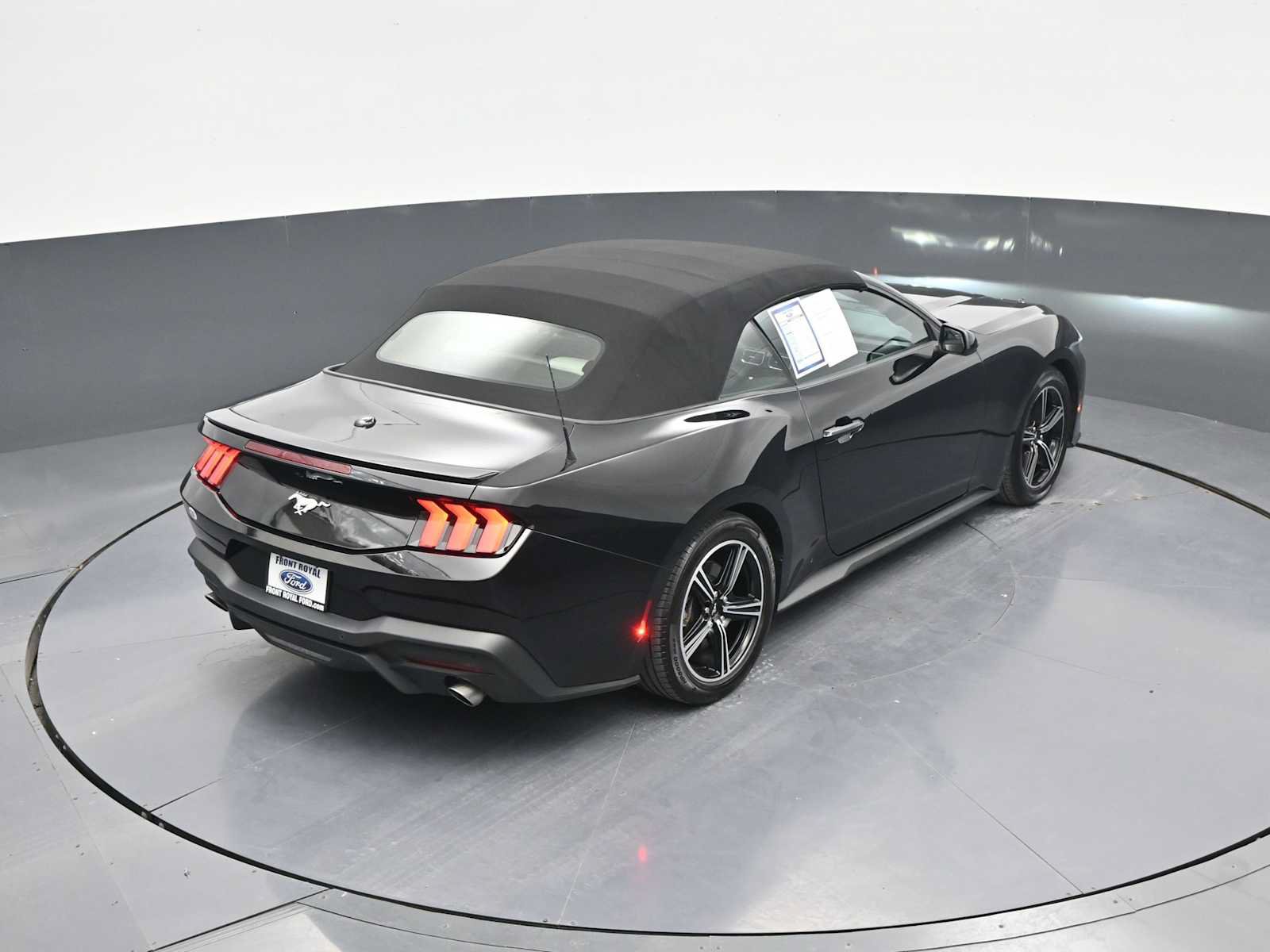 Used 2025 Ford Mustang Premium RWD image 31