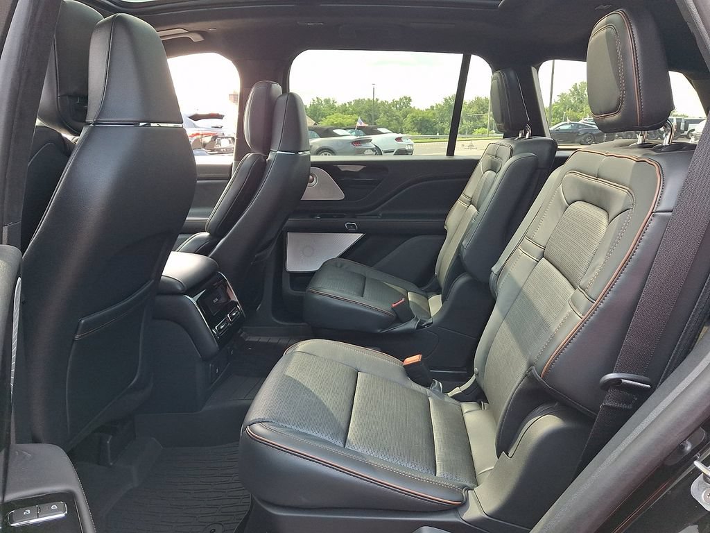 Used 2025 Lincoln Aviator Black Label AWD/4WD image 10
