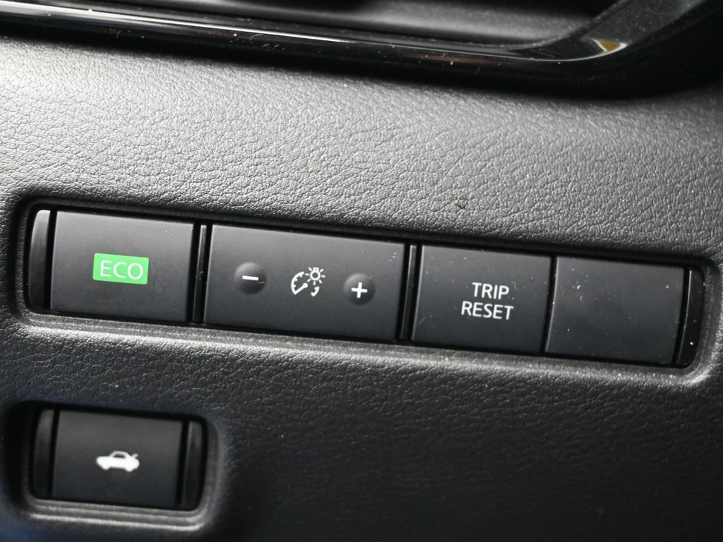 Used 2025 Nissan Sentra SV FWD image 22