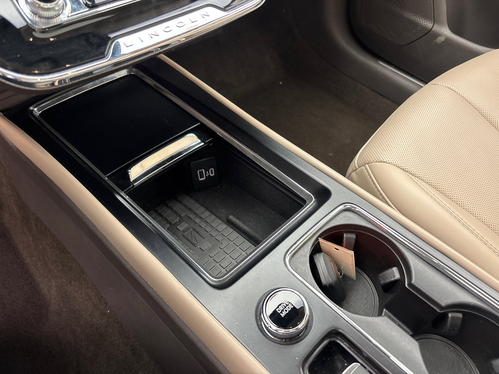 Certified 2024 Lincoln Corsair AWD w/ Equipment Group 101A image 23