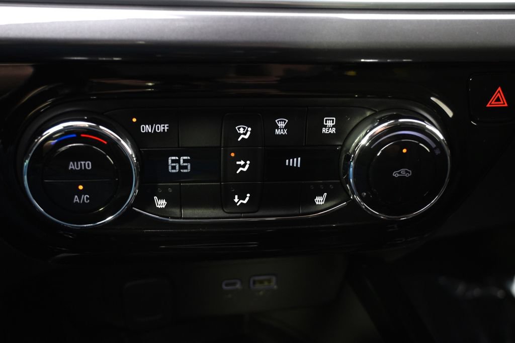 Used 2024 Chevrolet Trax ACTIV w/ Sunroof Package FWD image 30