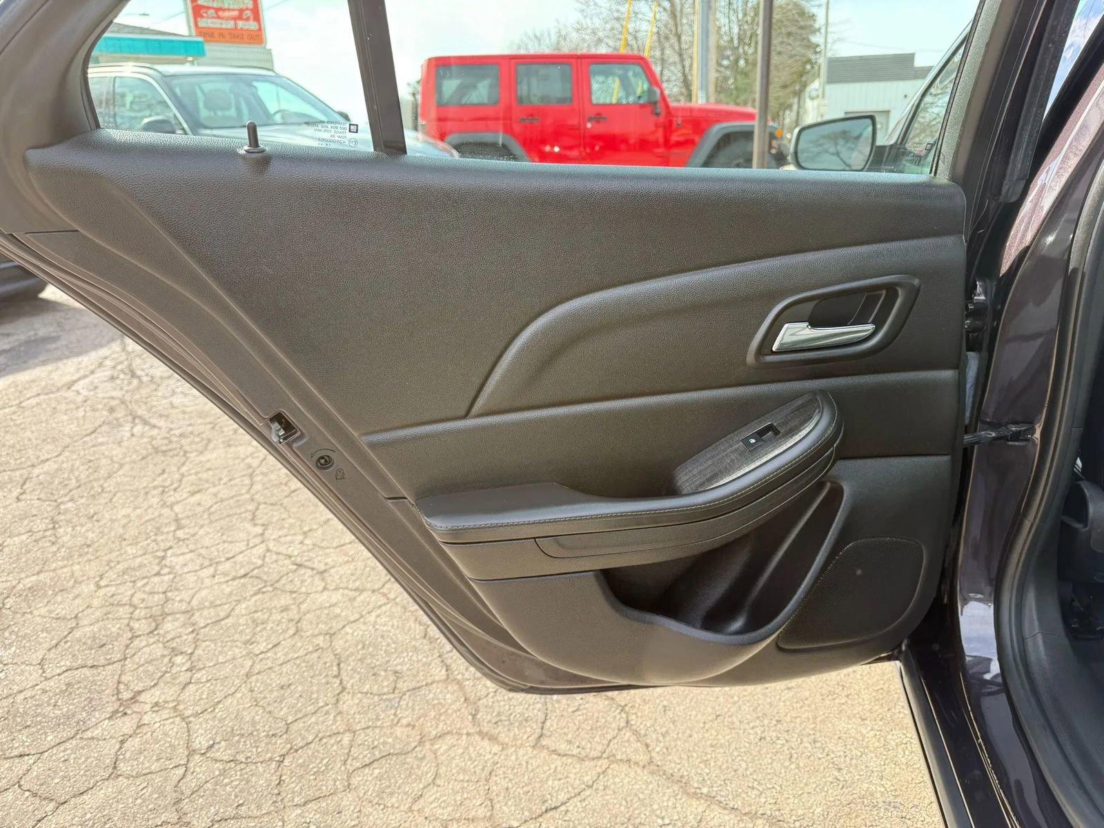 Used 2015 Chevrolet Malibu LT w/ Power Convenience Package FWD image 11
