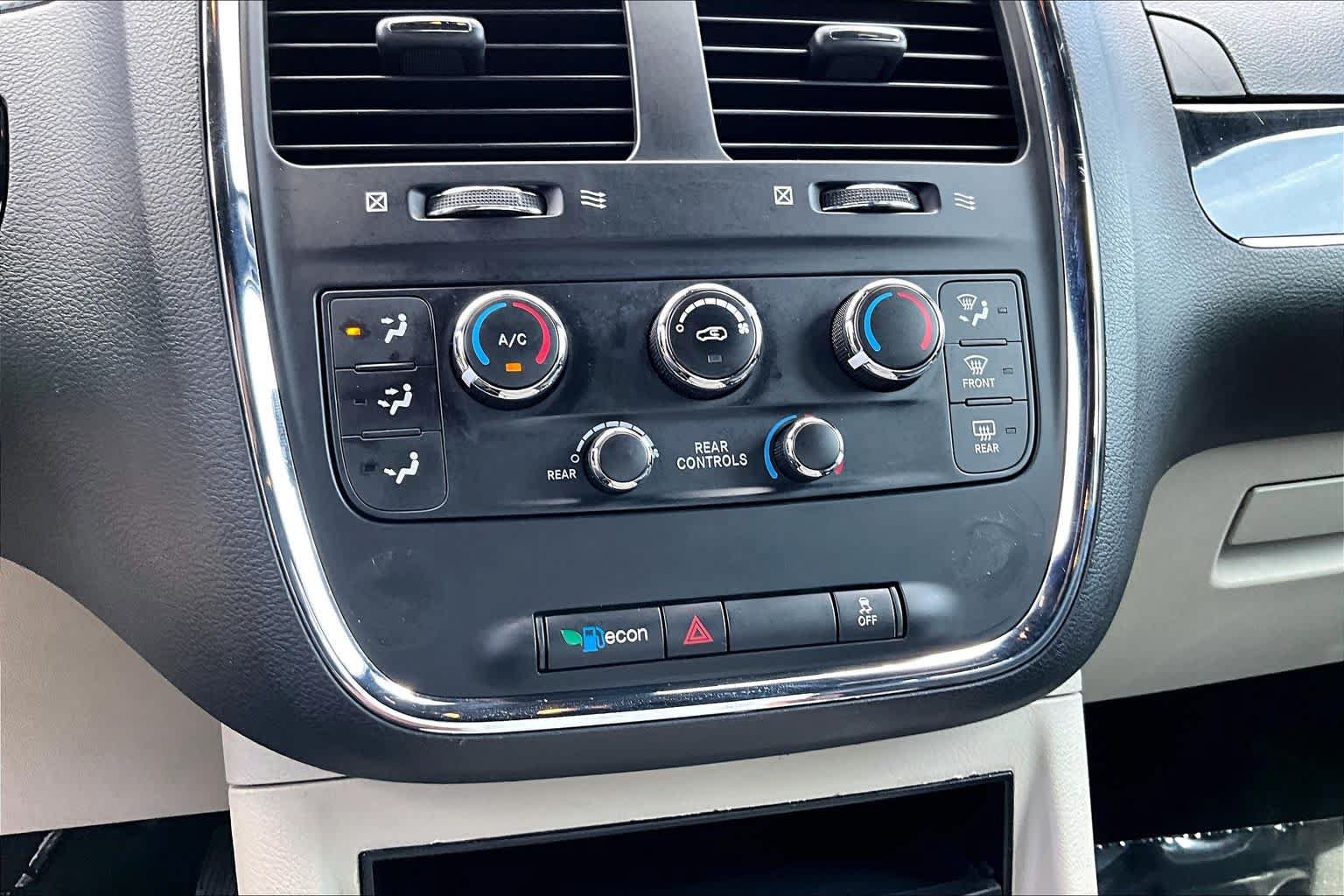 Used 2019 Dodge Grand Caravan SXT FWD image 34