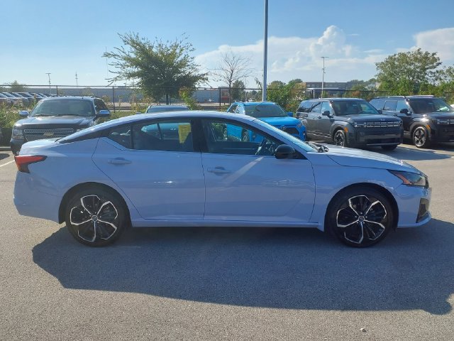 Used 2025 Nissan Altima 2.5 SR w/ SR Premium Package AWD/4WD image 4