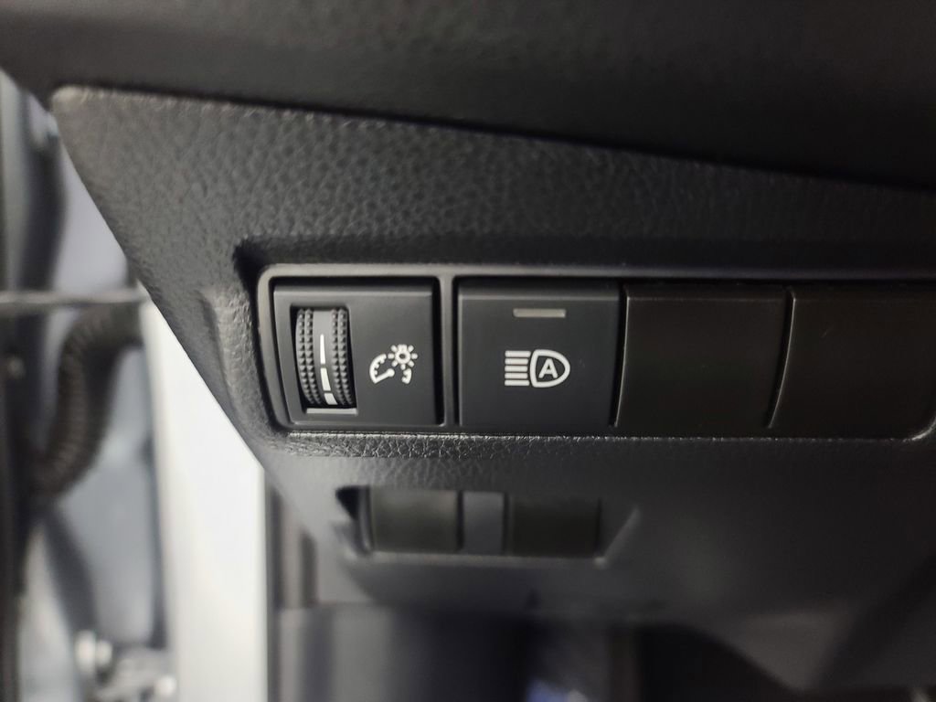 Used 2025 Toyota Corolla Cross XLE AWD/4WD image 27