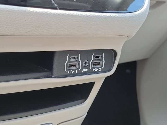 Used 2023 Chrysler Pacifica Touring-L AWD/4WD image 23