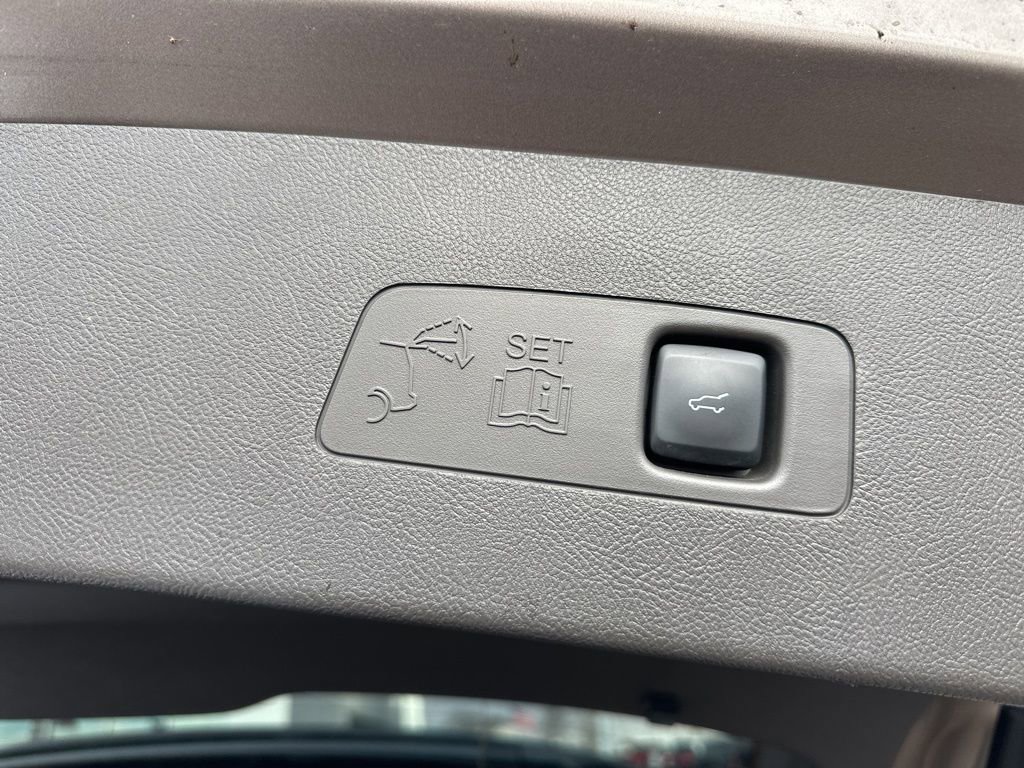 Used 2021 Lincoln Corsair Reserve image 11