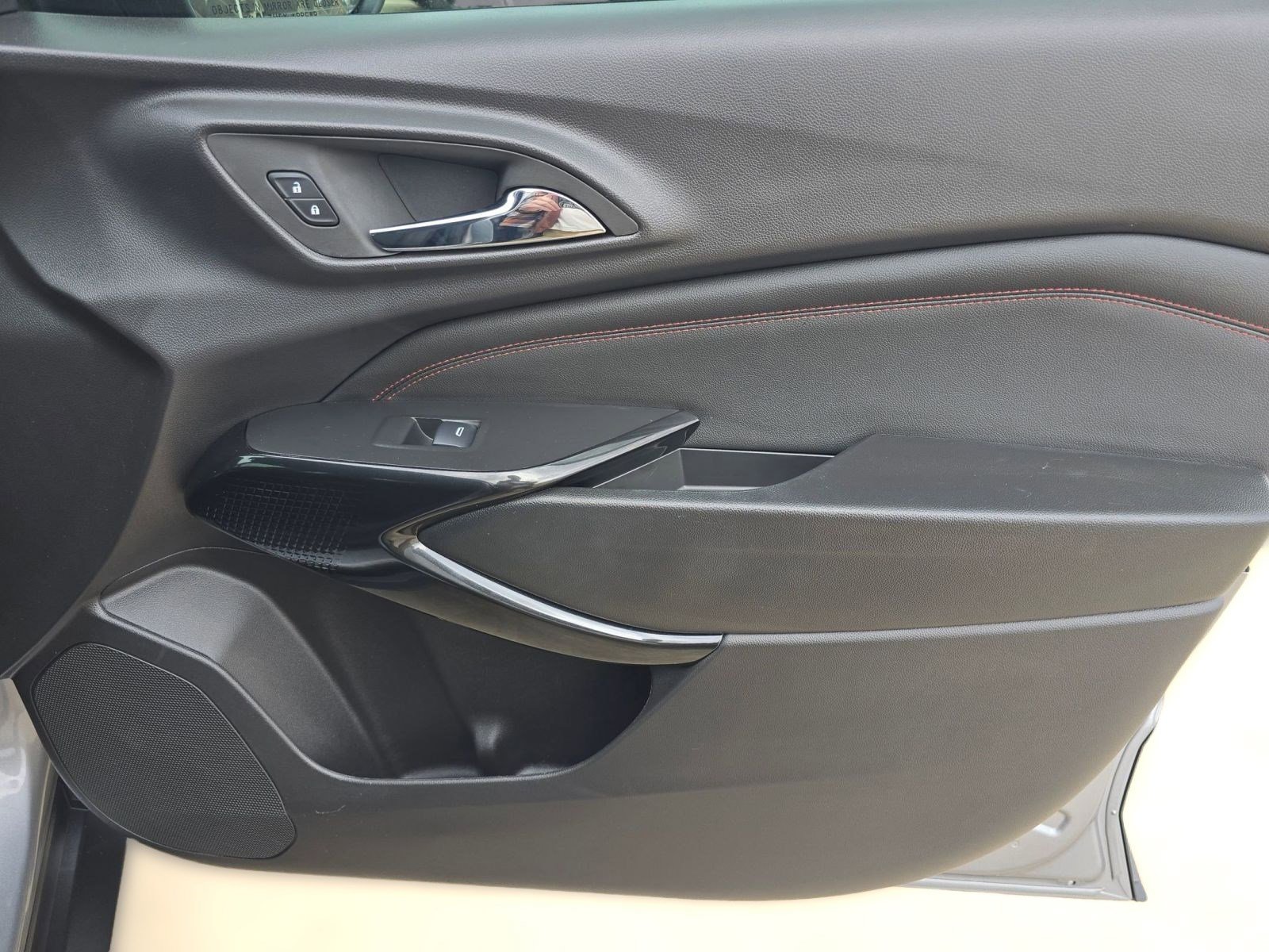 Used 2025 Chevrolet Trax RS w/ Driver Confidence Package image 25