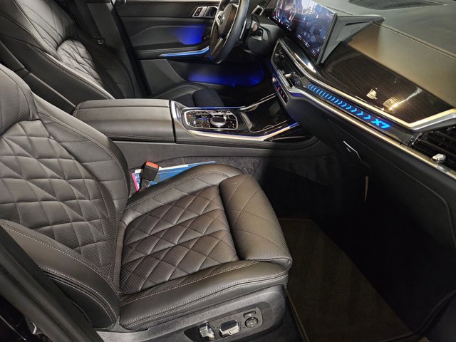 Used 2025 BMW X7 xDrive40i w/ M Sport Package image 21