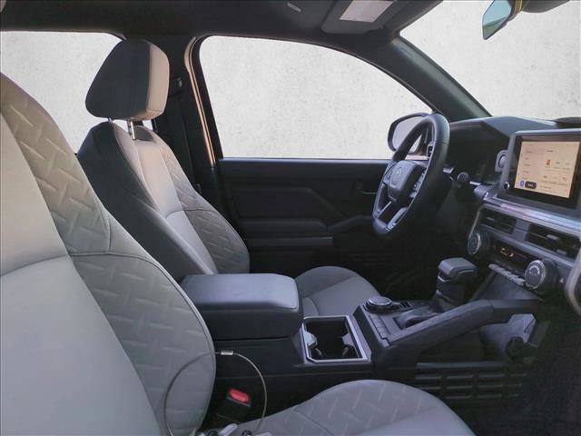 Certified 2025 Toyota Tacoma SR5 AWD/4WD image 19