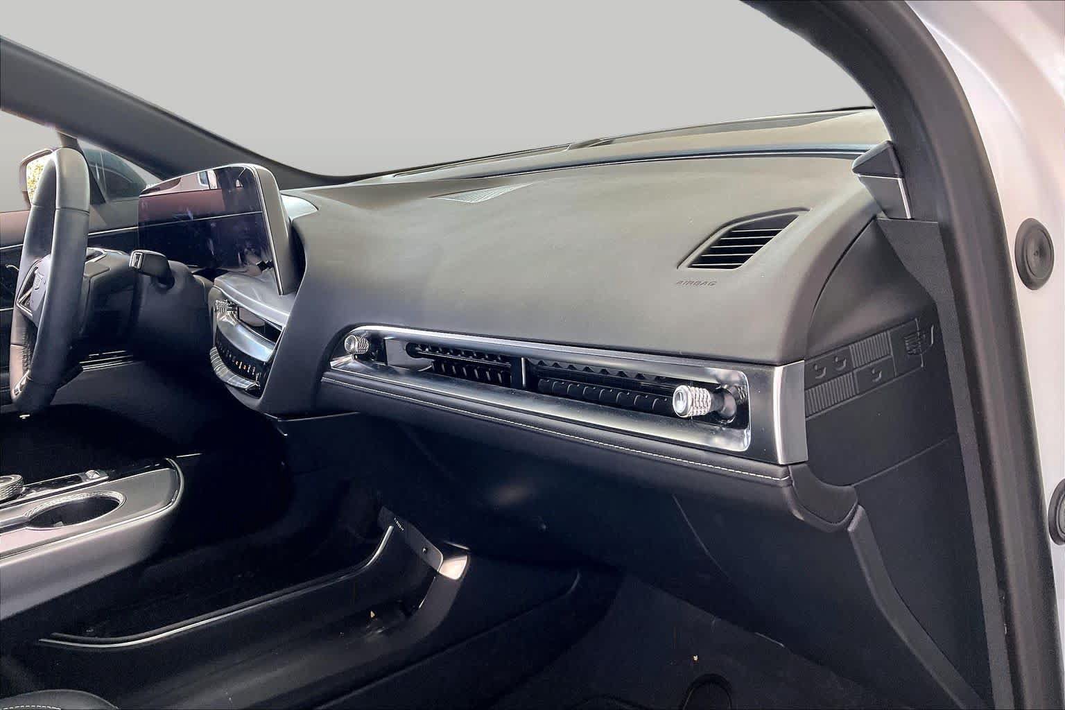 Used 2025 Cadillac Lyriq Luxury RWD image 18