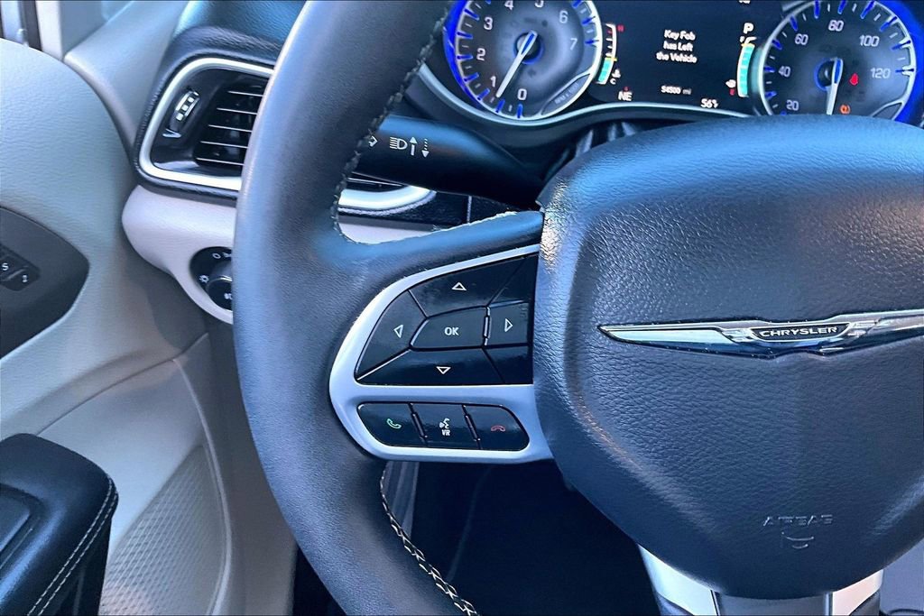 Used 2024 Chrysler Pacifica Touring-L image 10