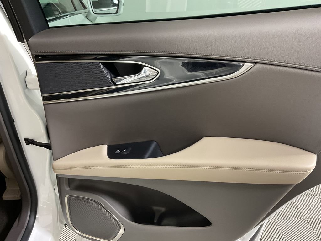 Used 2022 Lincoln Nautilus Reserve image 22