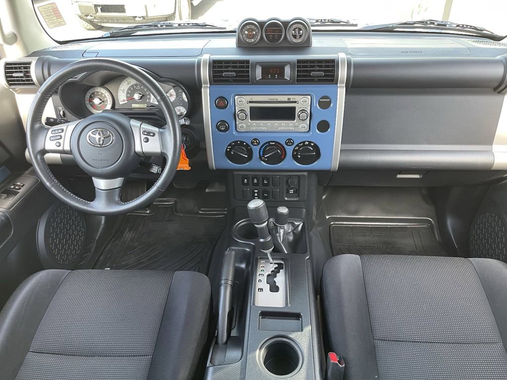 Used 2013 Toyota FJ Cruiser 4WD w/ Upgrade Pkg image 17