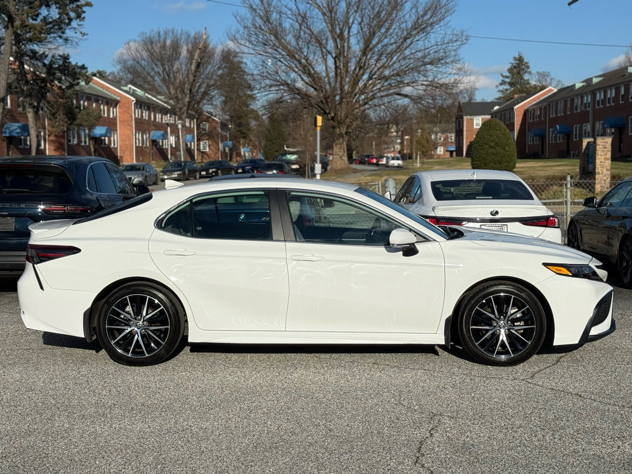 Used 2024 Toyota Camry SE image 7