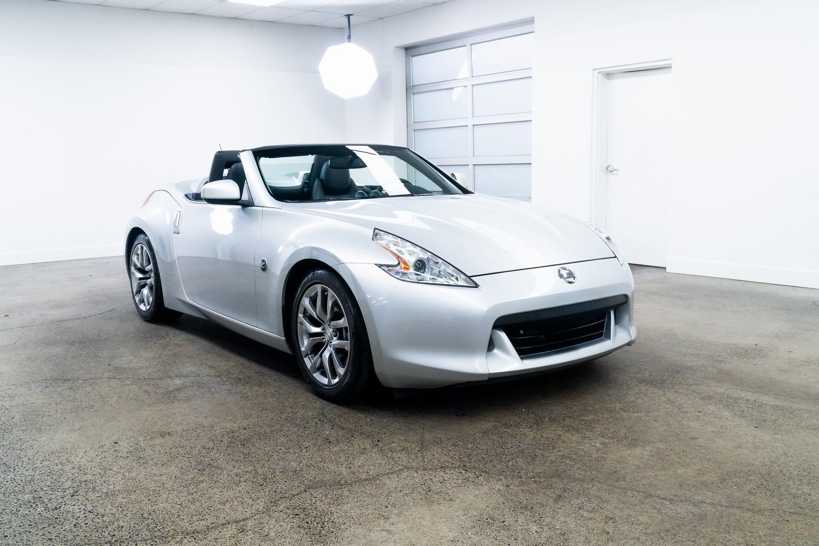 Used 2011 Nissan 370Z Touring image 22