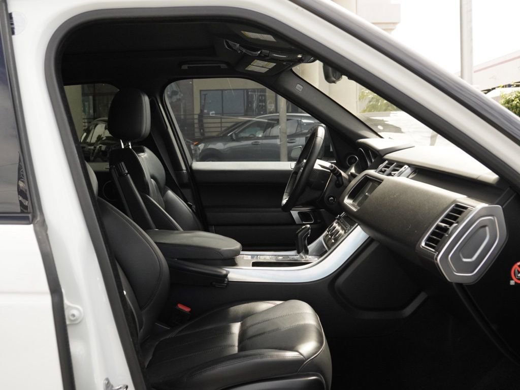 Used 2017 Land Rover Range Rover Sport SE AWD/4WD image 19
